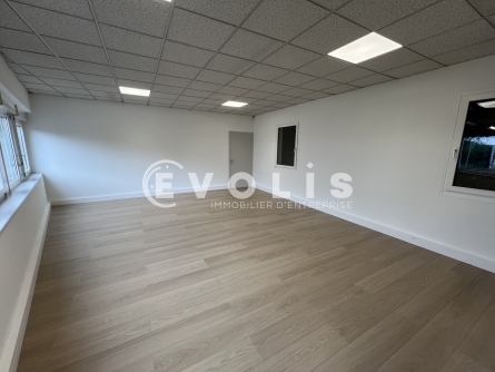 Photo 6 – location Entrepôts / activités	SAINT PRIEST (69800)