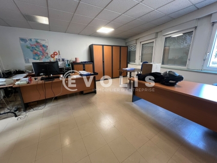 Photo 9 – location Entrepôts / activités	SAINT PRIEST (69800)