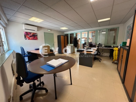 Photo 10 – location Entrepôts / activités	SAINT PRIEST (69800)