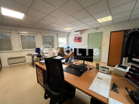 Photo 11 – location Entrepôts / activités	SAINT PRIEST (69800)