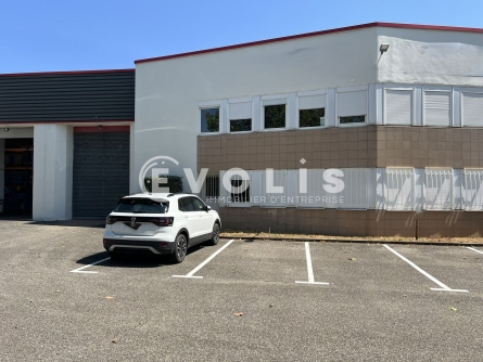Photo 2 – location Entrepôts / activités	SAINT PRIEST (69800)