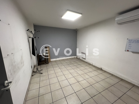 Photo 11 – vente Entrepôts / activités	SAINT PRIEST (69800)