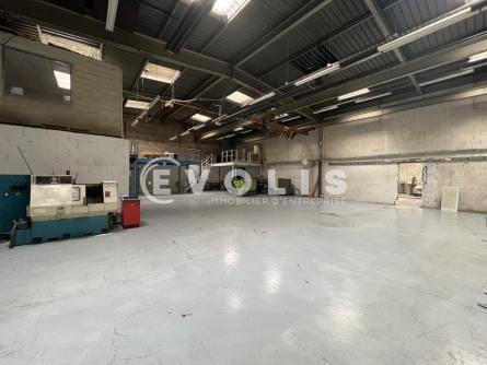 Photo 1 – vente Entrepôts / activités	SAINT PRIEST (69800)