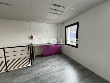 Photo 6 – location Entrepôts / activités	NEUVILLE SUR SAONE (69250)