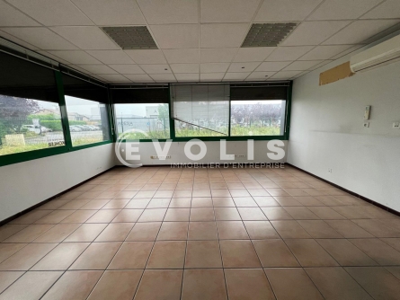 Photo 2 – location Entrepôts / activités	ARNAS (69400)
