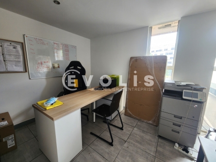 Photo 2 – location Entrepôts / activités	SAINT PRIEST (69800)