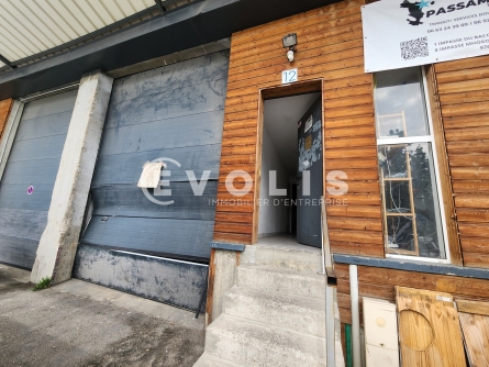 Photo 1 – location Entrepôts / activités	SAINT PRIEST (69800)