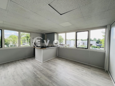 Photo 9 – vente Entrepôts / activités	SAINT THIBAULT DES VIGNES (77400)
