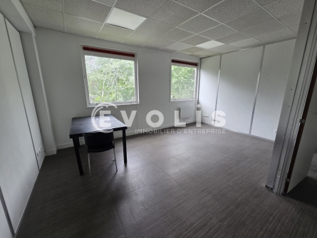 Photo 2 – location Entrepôts / activités	VERRIERES LE BUISSON (91370)