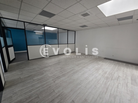 Photo 3 – location Entrepôts / activités	VERRIERES LE BUISSON (91370)