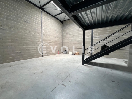 Photo 2 – location Entrepôts / activités	GENAY (69730)