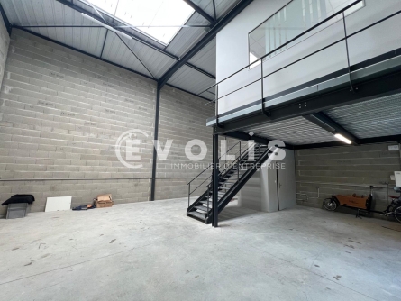 Photo 1 – location Entrepôts / activités	GENAY (69730)