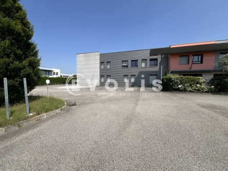 Photo 2 – vente Entrepôts / activités	SAINT PRIEST (69800)