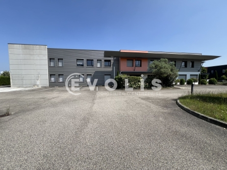 Photo 1 – vente Entrepôts / activités	SAINT PRIEST (69800)