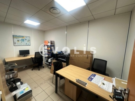 Photo 9 – location Entrepôts / activités	SAINT PRIEST (69800)