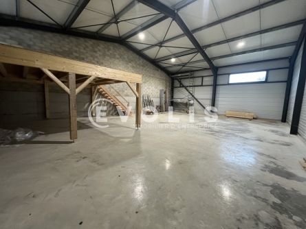 Photo 2 – location Entrepôts / activités	REAUMONT (38140)