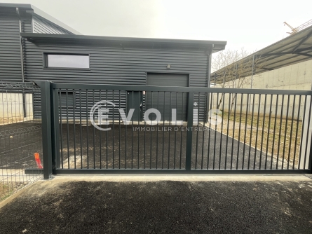 Photo 1 – location Entrepôts / activités	REAUMONT (38140)