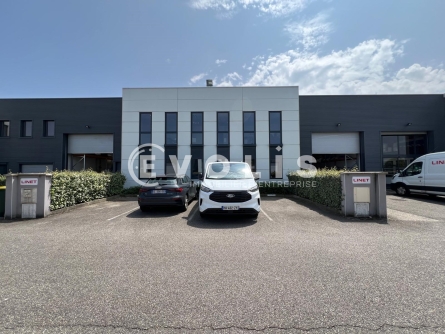 Photo 1 – vente Entrepôts / activités	SAINT PRIEST (69800)