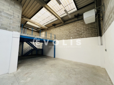 Photo 1 – location Entrepôts / activités	MOISSY CRAMAYEL (77550)