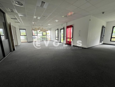 Photo 5 – location bureaux	ST PRIEST (69800)