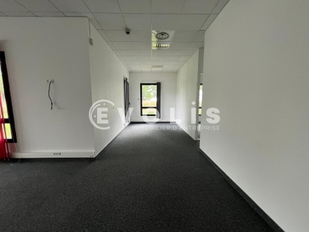 Photo 6 – location bureaux	ST PRIEST (69800)