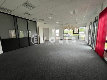 Photo 8 – location bureaux	ST PRIEST (69800)