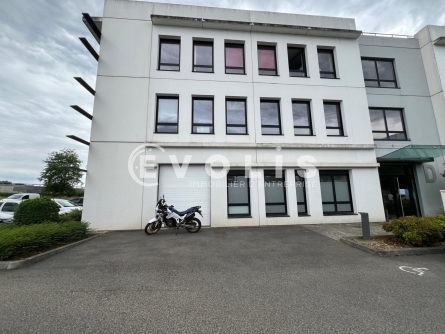 Photo 1 – location bureaux	ST PRIEST (69800)