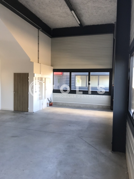 Photo 2 – location Entrepôts / activités	CHANTELOUP EN BRIE (77600)
