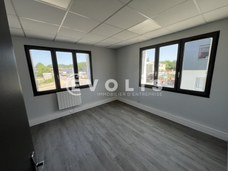 Photo 14 – location Entrepôts / activités	SAINT SYMPHORIEN D'OZON (69360)