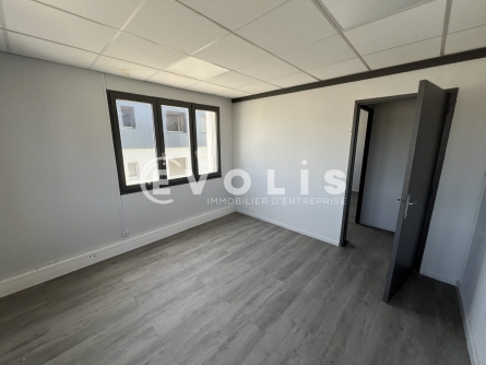 Photo 15 – location Entrepôts / activités	SAINT SYMPHORIEN D'OZON (69360)