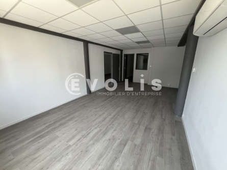 Photo 12 – location Entrepôts / activités	SAINT SYMPHORIEN D'OZON (69360)