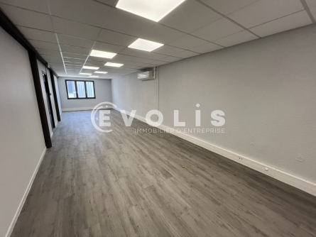 Photo 13 – location Entrepôts / activités	SAINT SYMPHORIEN D'OZON (69360)