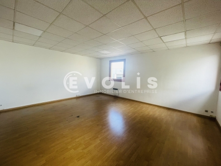 Photo 4 – location Entrepôts / activités	PONTAULT COMBAULT (77340)