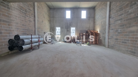 Photo 1 – vente Entrepôts / activités	SERRIS (77700)