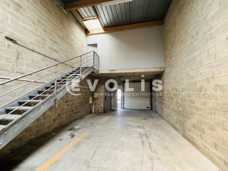 Photo 2 – location Entrepôts / activités	OZOIR LA FERRIERE (77330)