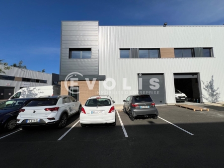 Photo 2 – location Entrepôts / activités	LA TOUR DE SALVAGNY (69890)