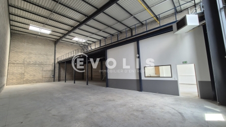 Photo 1 – location Entrepôts / activités	SERRIS (77700)