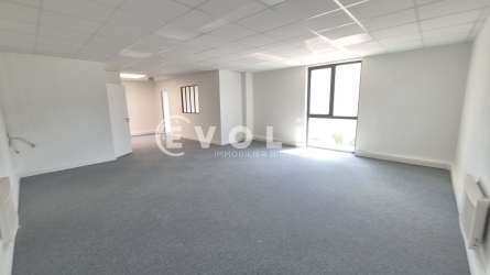 Photo 3 – location Entrepôts / activités	BUSSY SAINT GEORGES (77600)