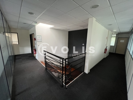 Photo 10 – location Entrepôts / activités	SAINT PRIEST (69800)