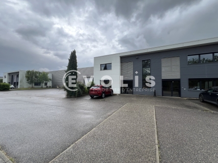Photo 1 – location Entrepôts / activités	SAINT PRIEST (69800)