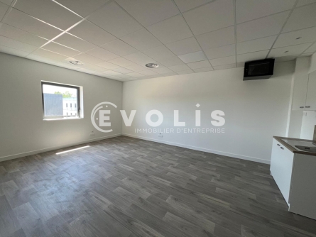 Photo 10 – location Entrepôts / activités	BRINDAS (69126)