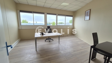 Photo 9 – location Entrepôts / activités	QUINCY VOISINS (77860)