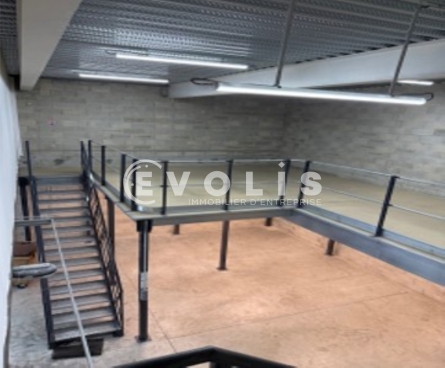 Photo 2 – location Entrepôts / activités	VILLENEUVE LA GARENNE (92390)