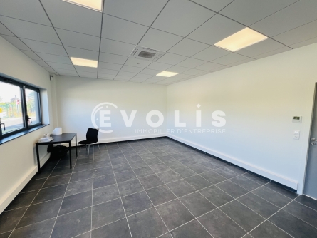 Photo 8 – location Entrepôts / activités	LIEUSAINT (77127)