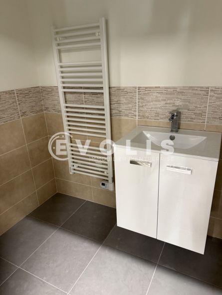 Photo 2 – location Entrepôts / activités	SAINT REMY DE PROVENCE (13210)