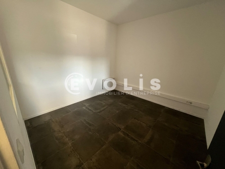 Photo 5 – location Entrepôts / activités	SAINT PRIEST (69800)