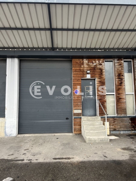 Photo 2 – location Entrepôts / activités	SAINT PRIEST (69800)