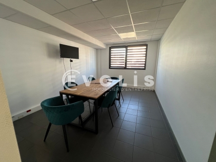 Photo 12 – location Entrepôts / activités	VAULX EN VELIN (69120)