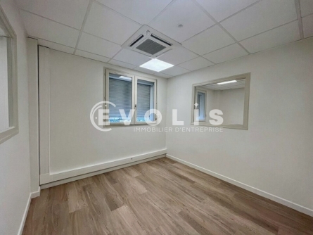 Photo 4 – location Entrepôts / activités	CHASSIEU (69680)