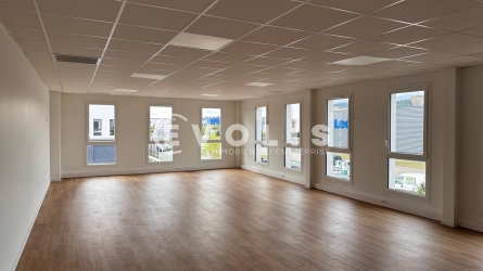 Photo 11 – location Entrepôts / activités	GENAY (69730)